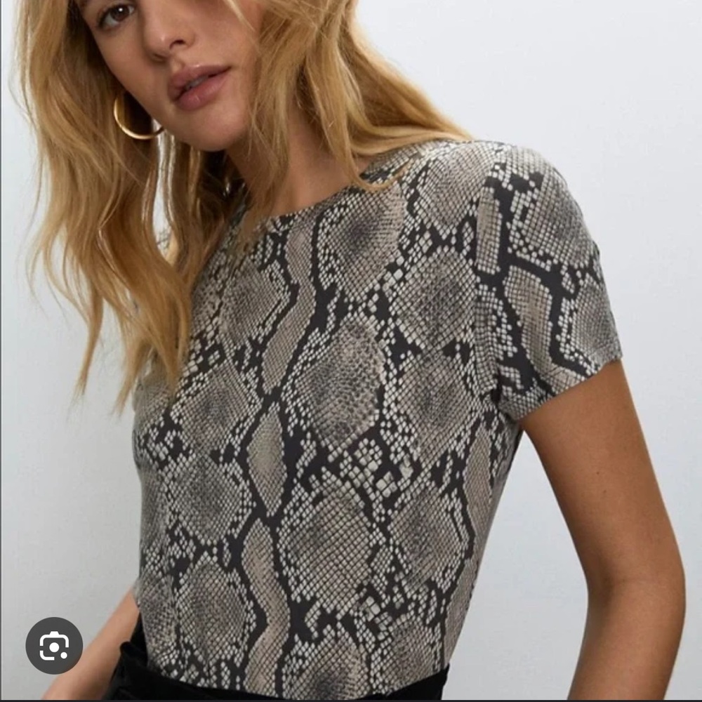 Aritzia Babaton Snake Print Shirt